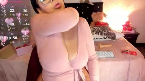 Snapshot of silver__love chatting on 10/26/25, 10:36 Silver online show from 10/26/25, 10:36