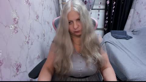 silver_moon_light online show from 09/19/25, 09:15
