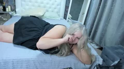 silver_moon_light online show from 10/11/25, 10:30