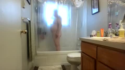 Snapshot of silverdragon70 chatting on 12/15/25, 10:03 silverdragon70 online show from 12/15/25, 10:03