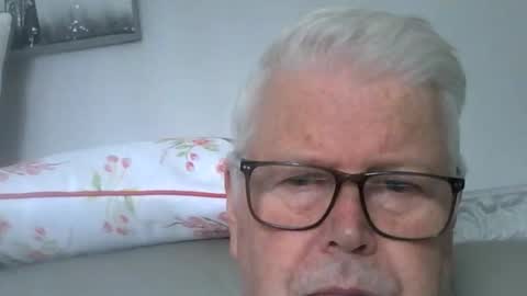 Snapshot of silverfoxpauly chatting on 09/08/25, 02:27 silverfoxpauly online show from 09/08/25, 02:27