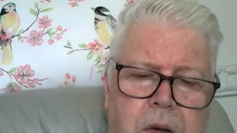 Snapshot of silverfoxpauly chatting on 05/27/26, 03:53 silverfoxpauly online show from 05/27/26, 03:53