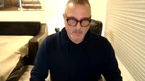 Snapshot of silveroli187 chatting on 01/20/25, 12:39 silveroli187 online show from 01/20/25, 12:39