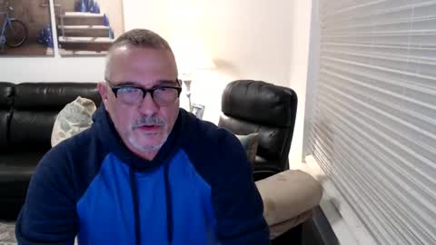 Snapshot of silveroli187 chatting on 02/05/25, 04:36 silveroli187 online show from 02/05/25, 04:36