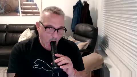 Snapshot of silveroli187 chatting on 09/15/25, 03:34 silveroli187 online show from 09/15/25, 03:34