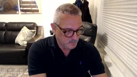 Snapshot of silveroli187 chatting on 09/17/25, 01:46 silveroli187 online show from 09/17/25, 01:46