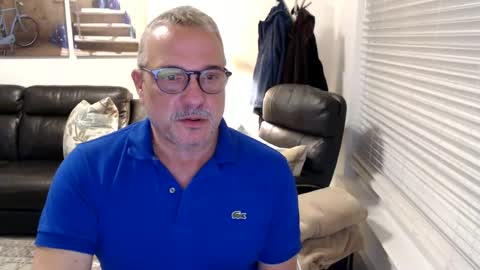 Snapshot of silveroli187 chatting on 09/25/25, 02:21 silveroli187 online show from 09/25/25, 02:21