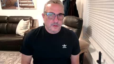 Snapshot of silveroli187 chatting on 10/04/25, 02:59 silveroli187 online show from 10/04/25, 02:59