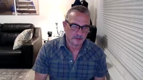 Snapshot of silveroli187 chatting on 10/07/25, 07:11 silveroli187 online show from 10/07/25, 07:11