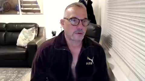 Snapshot of silveroli187 chatting on 10/14/25, 01:12 silveroli187 online show from 10/14/25, 01:12