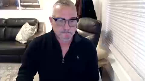 Snapshot of silveroli187 chatting on 10/16/25, 04:30 silveroli187 online show from 10/16/25, 04:30