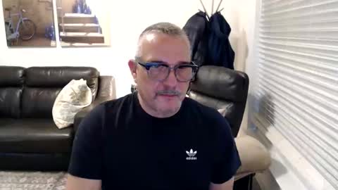 Snapshot of silveroli187 chatting on 11/27/25, 03:36 silveroli187 online show from 11/27/25, 03:36