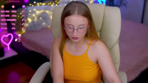 Snapshot of silverrmoon chatting on 11/03/25, 08:32 Kristina Kris online show from 11/03/25, 08:32