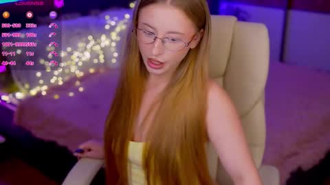 Snapshot of silverrmoon chatting on 11/04/25, 08:30 Kristina Kris online show from 11/04/25, 08:30