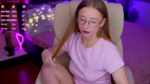 Snapshot of silverrmoon chatting on 11/23/25, 10:26 Kristina Kris online show from 11/23/25, 10:26