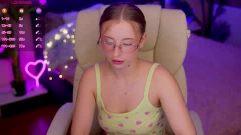 Snapshot of silverrmoon chatting on 11/29/25, 01:58 Kristina Kris online show from 11/29/25, 01:58