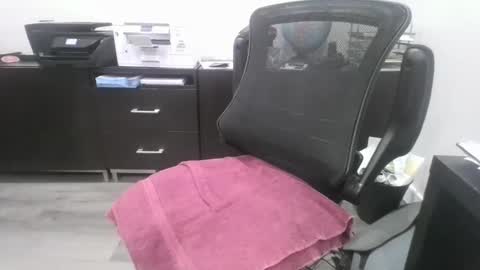 Snapshot of silvertick70 chatting on 01/19/25, 04:54 silvertick70 online show from 01/19/25, 04:54