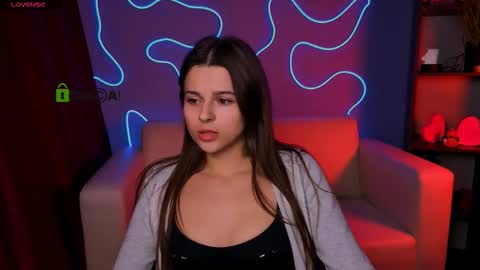 Snapshot of silvia_queen1 chatting on 11/28/25, 04:59 Silvia nude in pvt online show from 11/28/25, 04:59