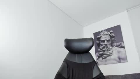 simon_leon01 online show from 10/10/25, 12:09