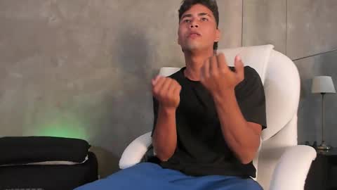 simon_pernia online show from 11/28/25, 07:05