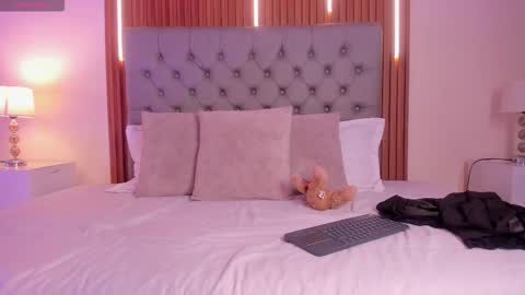 simonastar_ online show from 02/11/26, 01:49