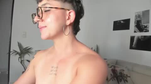 Snapshot of simone_4201 chatting on 01/10/25, 11:18 Sim. online show from 01/10/25, 11:18