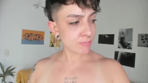 Snapshot of simone_4201 chatting on 01/11/25, 07:27 Sim. online show from 01/11/25, 07:27