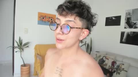 Snapshot of simone_4201 chatting on 01/18/25, 07:37 Sim. online show from 01/18/25, 07:37