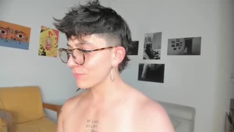 Snapshot of simone_4201 chatting on 01/22/25, 10:48 Sim. online show from 01/22/25, 10:48