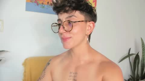 Snapshot of simone_4201 chatting on 01/27/25, 10:27 Sim. online show from 01/27/25, 10:27