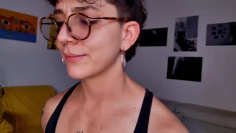 Snapshot of simone_4201 chatting on 02/19/25, 09:47 Sim. online show from 02/19/25, 09:47