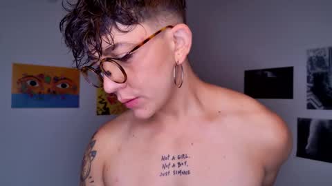 Snapshot of simone_4201 chatting on 09/17/25, 11:45 Sim. online show from 09/17/25, 11:45