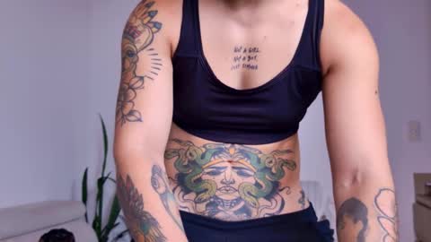 Snapshot of simone_4201 chatting on 09/28/25, 04:23 Sim. online show from 09/28/25, 04:23