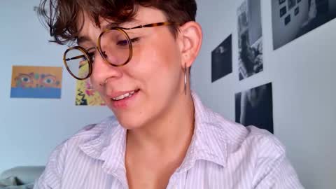 Snapshot of simone_4201 chatting on 10/28/25, 04:09 Sim. online show from 10/28/25, 04:09