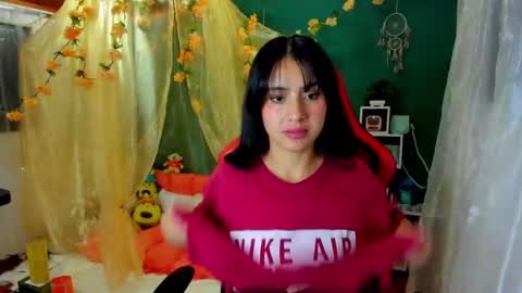 Simon Simpson          Modelo Independiente online show from 12/20/24, 06:40