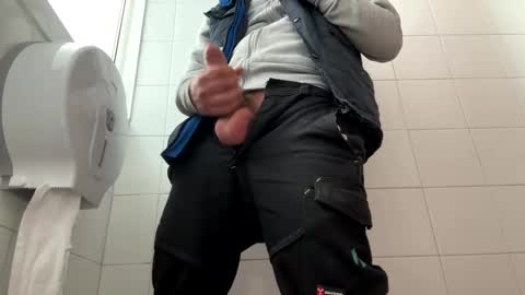 Snapshot of simoninside25 chatting on 02/09/26, 02:21 simoninside25 online show from 02/09/26, 02:21