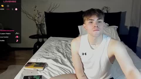 Snapshot of simonwnl chatting on 03/04/25, 09:00 Simon online show from 03/04/25, 09:00