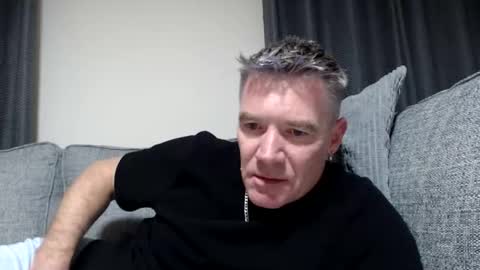 Snapshot of simplelife0 chatting on 11/14/25, 01:37 Ricky online show from 11/14/25, 01:37