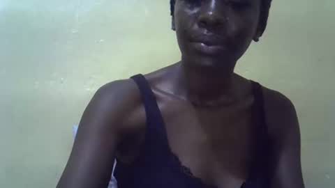 Snapshot of simplyloy33 chatting on 04/24/26, 06:38 simplyloy33 online show from 04/24/26, 06:38