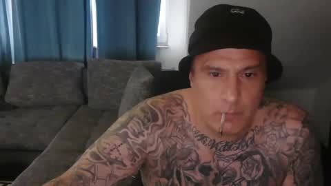 sinalco1975 online show from 11/15/25, 08:11