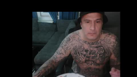 sinalco1975 online show from 12/21/25, 04:08