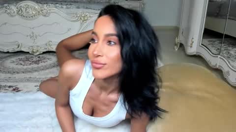 Snapshot of sincerelyc chatting on 12/19/25, 08:05 C online show from 12/19/25, 08:05