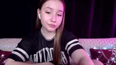 Snapshot of sindiwatsoon chatting on 12/17/24, 05:47 Sindi online show from 12/17/24, 05:47