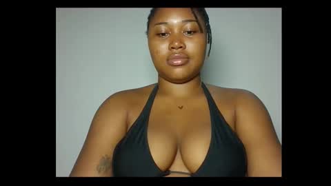 Snapshot of sinfultemptx chatting on 02/20/26, 10:10 Zanele online show from 02/20/26, 10:10