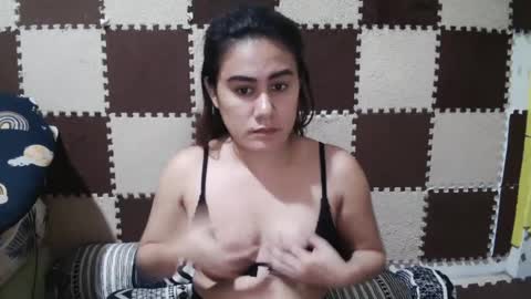 Snapshot of singlemomma31 chatting on 02/01/25, 03:50 stef online show from 02/01/25, 03:50