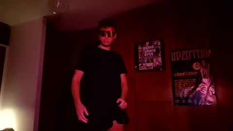 Snapshot of sinvi1915 chatting on 10/19/25, 10:43 sinvi1915 online show from 10/19/25, 10:43