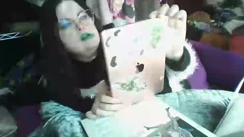 Snapshot of siofra chatting on 03/08/25, 07:09 Siofra online show from 03/08/25, 07:09