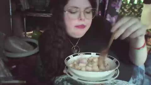 Snapshot of siofra chatting on 03/10/25, 10:45 Siofra online show from 03/10/25, 10:45