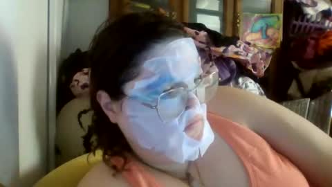 Snapshot of siofra chatting on 10/28/25, 03:25 Siofra online show from 10/28/25, 03:25