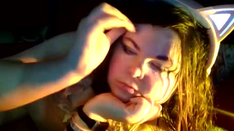 Snapshot of siofra chatting on 10/31/25, 04:24 Siofra online show from 10/31/25, 04:24